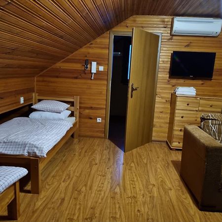 Chata Linia Kokava nad Rimavicou Ngoại thất bức ảnh